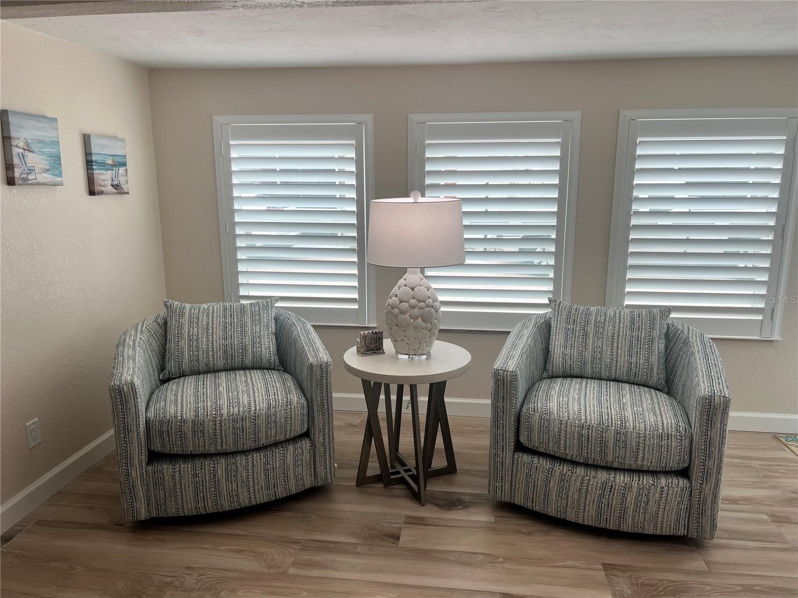 Image 4 of 12 For 6154 Midnight Pass Road D16