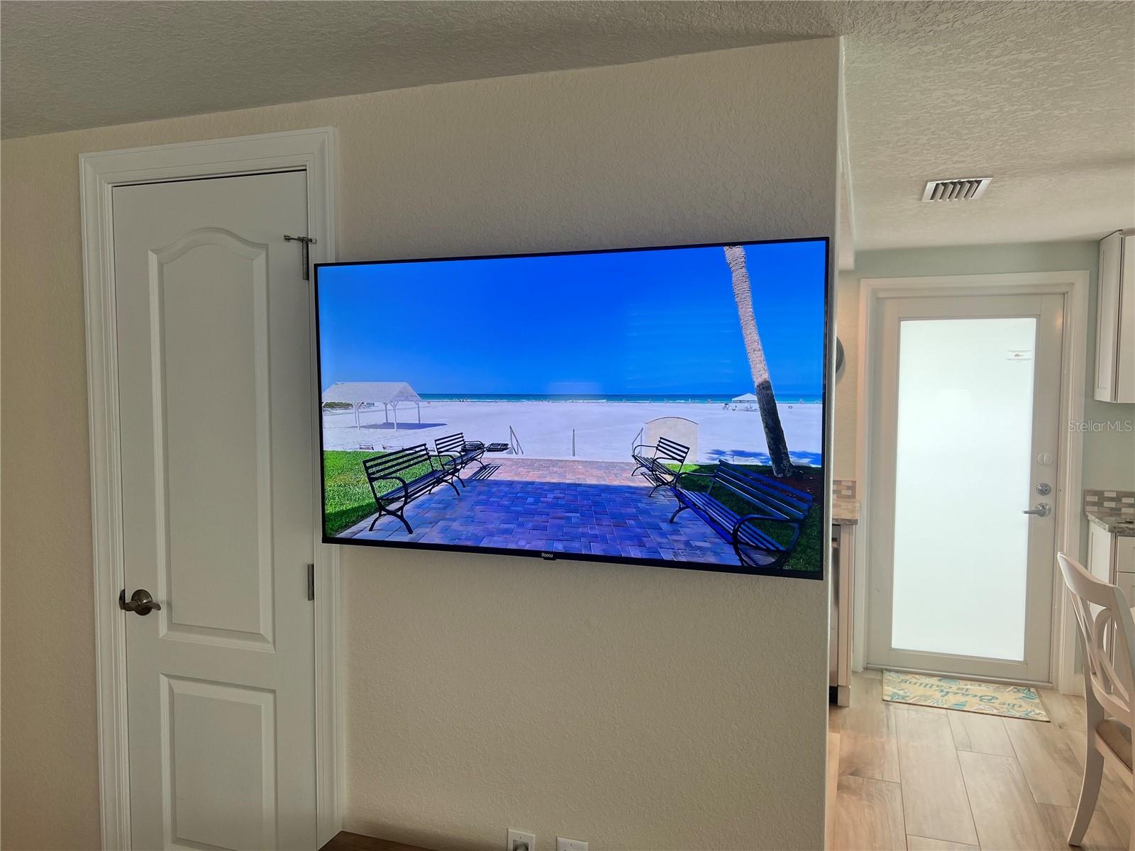 Image 5 of 12 For 6154 Midnight Pass Road D16