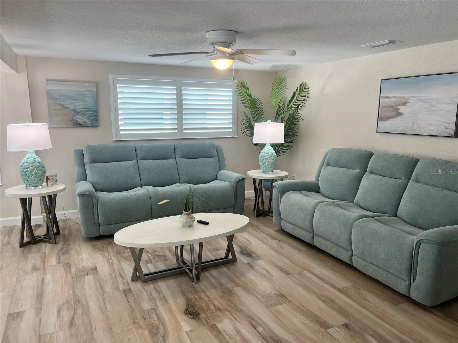 Image 6 of 12 For 6154 Midnight Pass Road D16