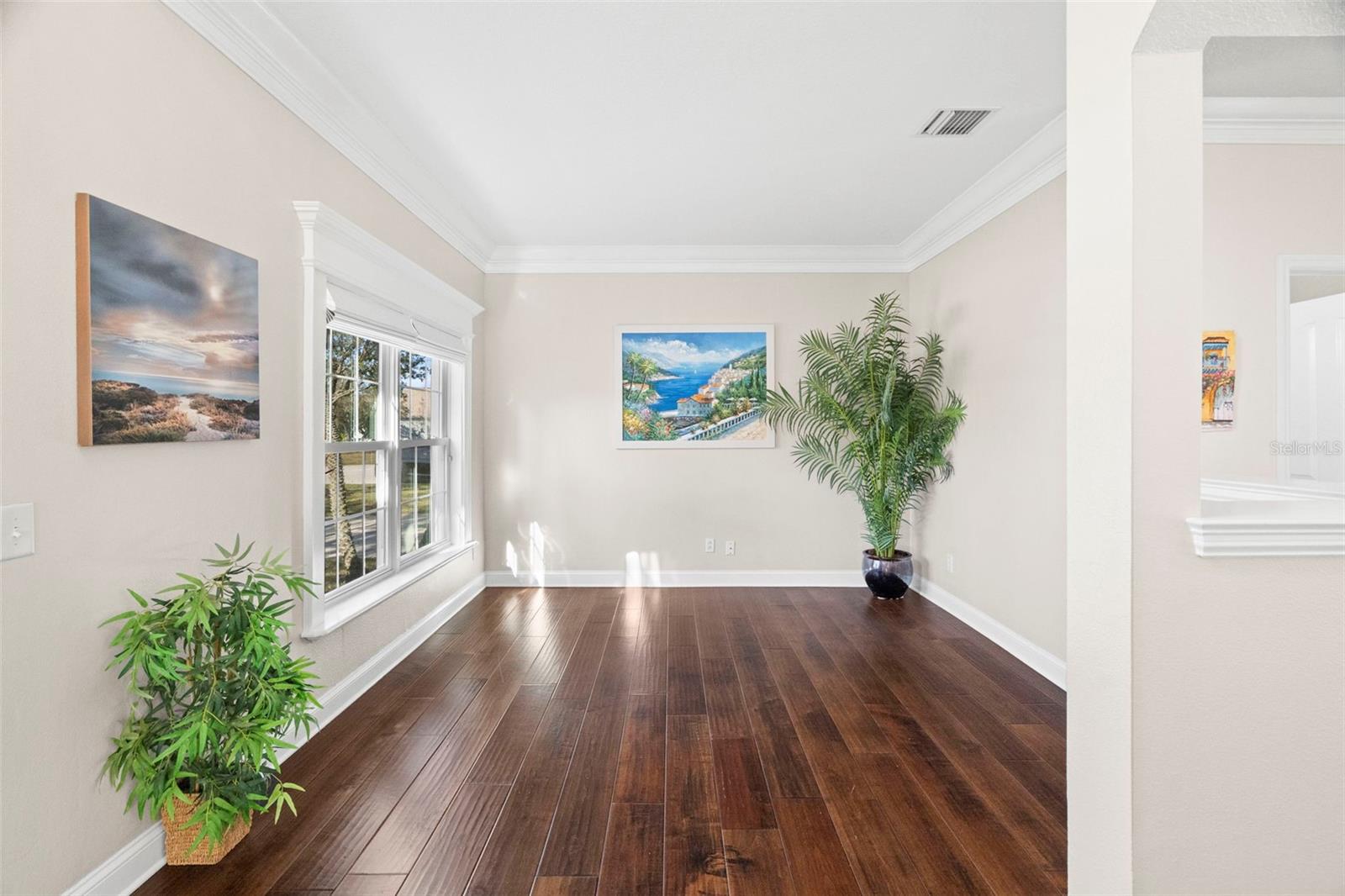 Listing photo id 11 for 834 Addison Drive Ne