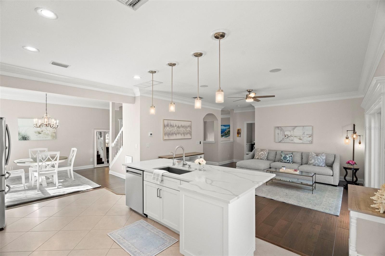 Listing photo id 12 for 834 Addison Drive Ne