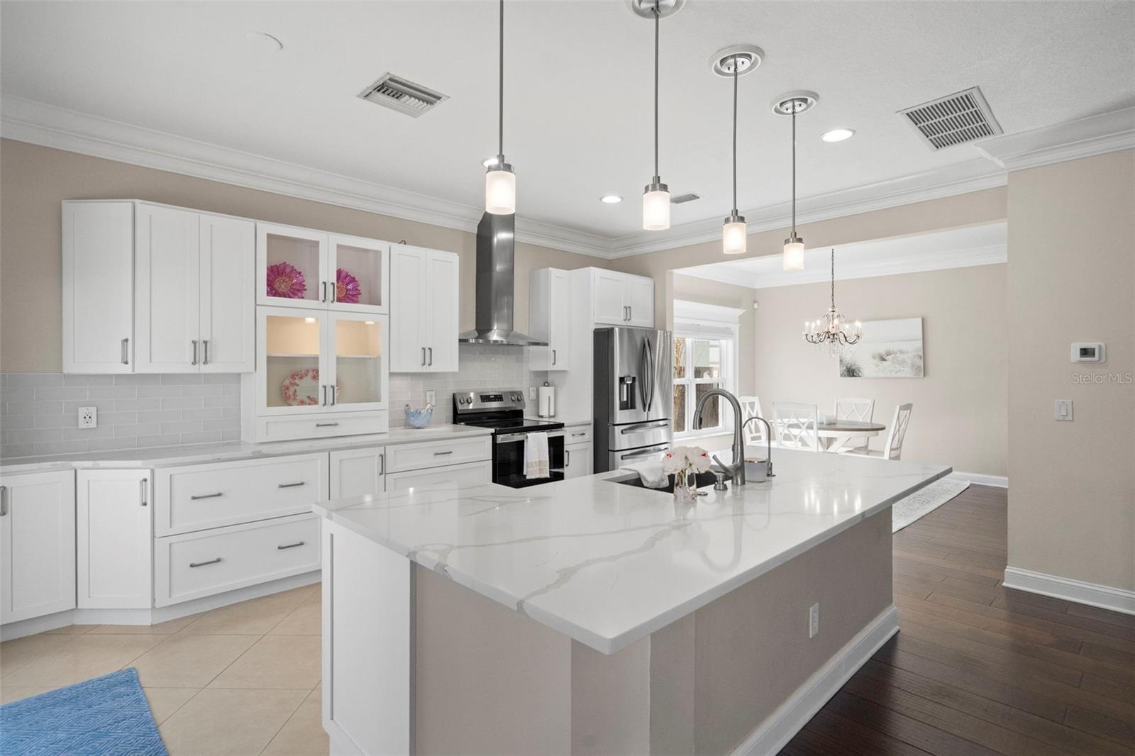 Listing photo id 14 for 834 Addison Drive Ne