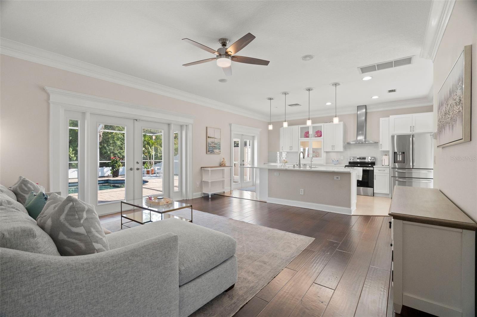 Listing photo id 15 for 834 Addison Drive Ne