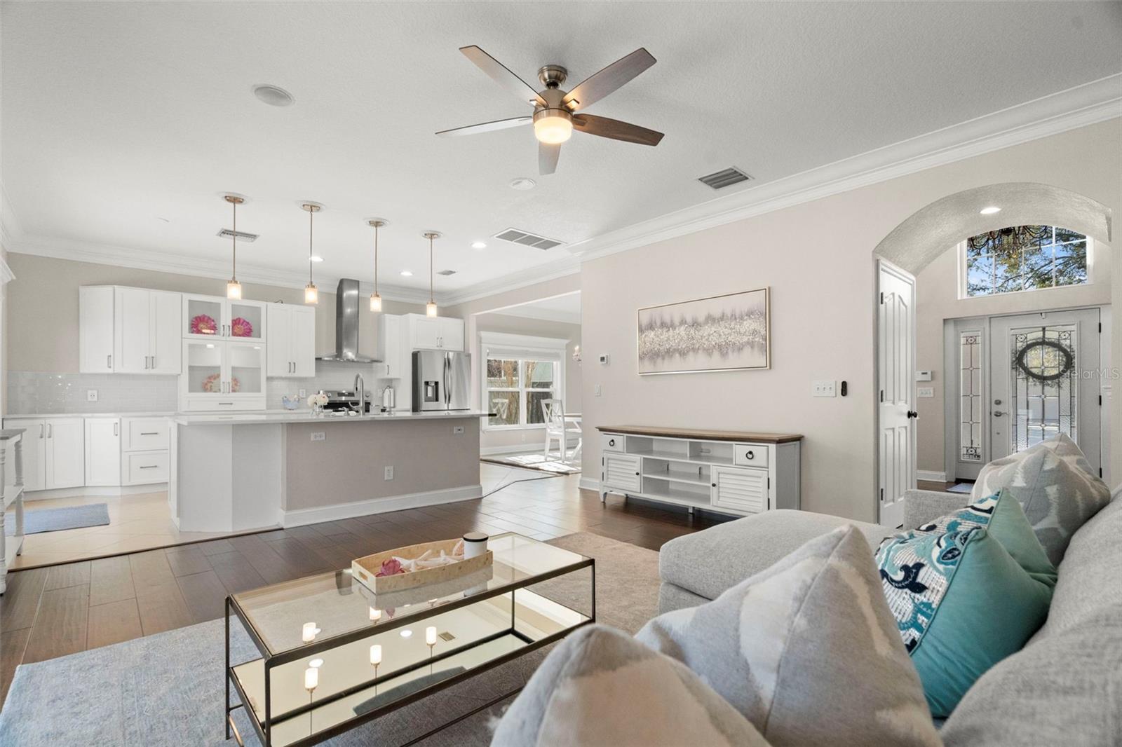 Listing photo id 17 for 834 Addison Drive Ne