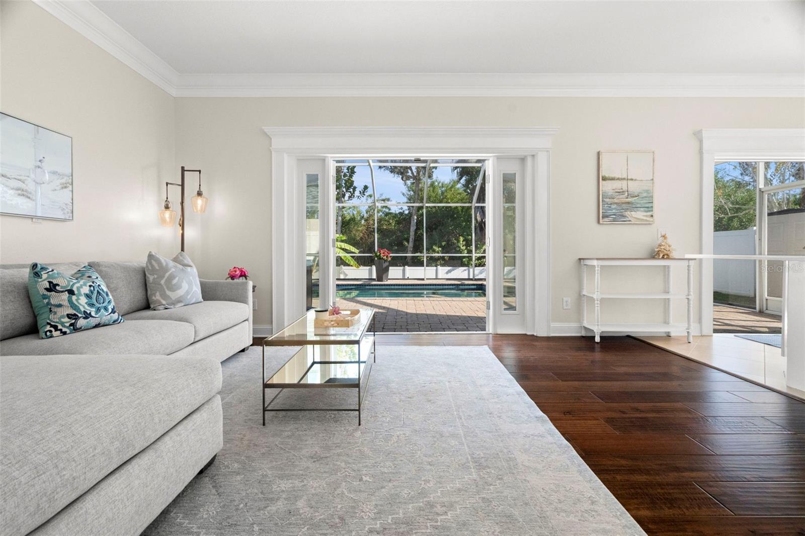 Listing photo id 19 for 834 Addison Drive Ne