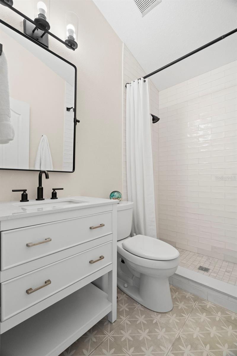 Listing photo id 27 for 834 Addison Drive Ne