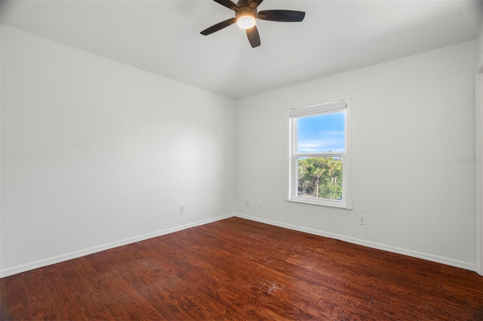 Listing photo id 28 for 834 Addison Drive Ne