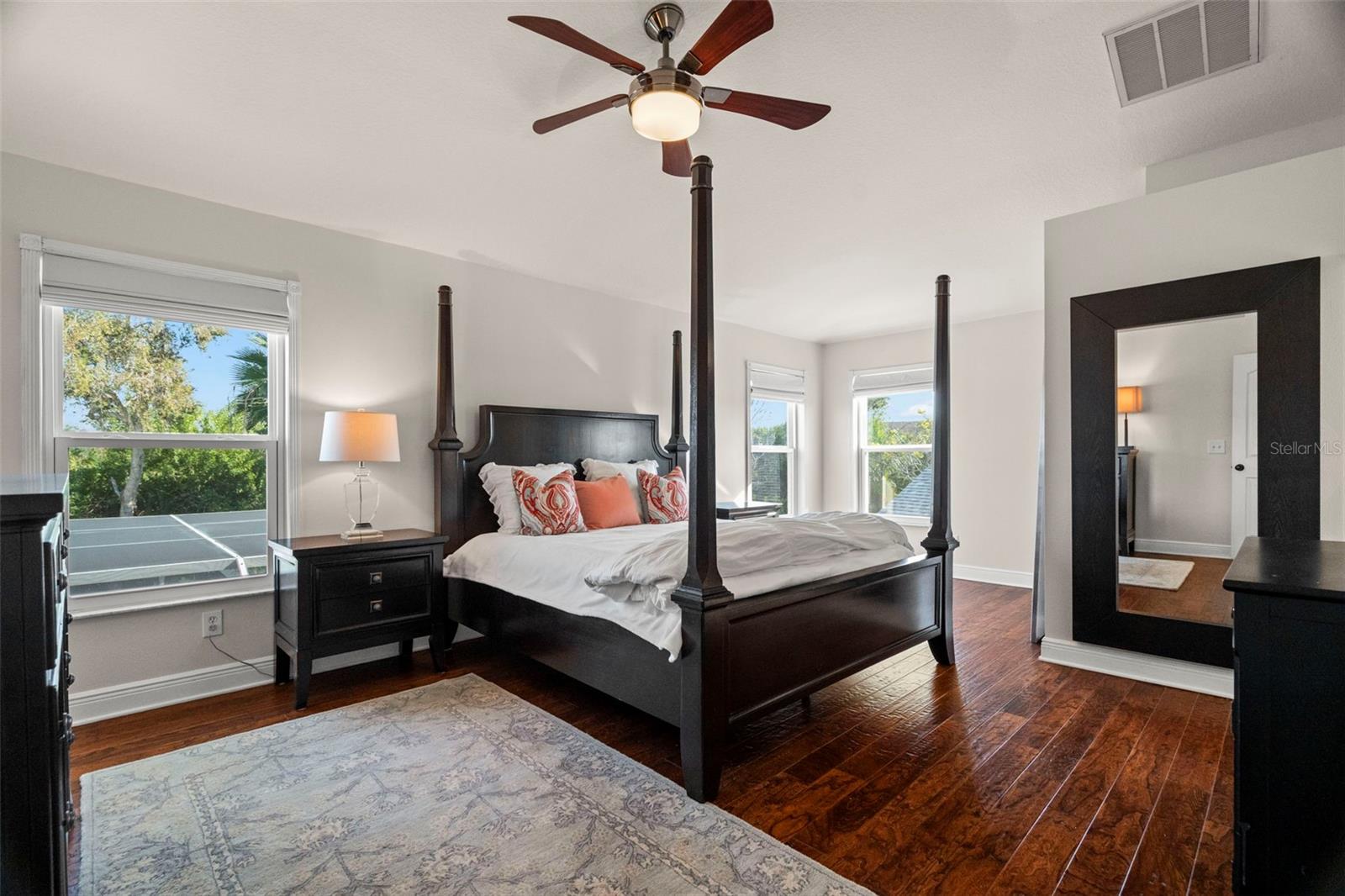 Listing photo id 31 for 834 Addison Drive Ne