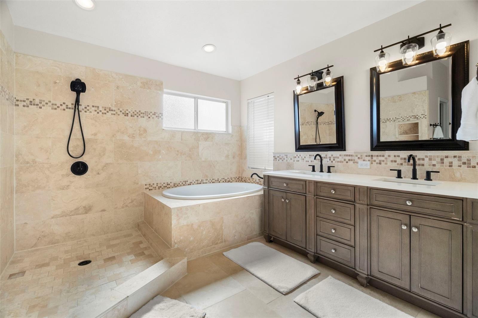 Listing photo id 35 for 834 Addison Drive Ne