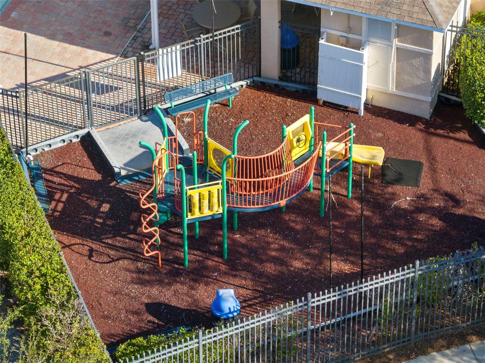 Listing photo id 46 for 834 Addison Drive Ne