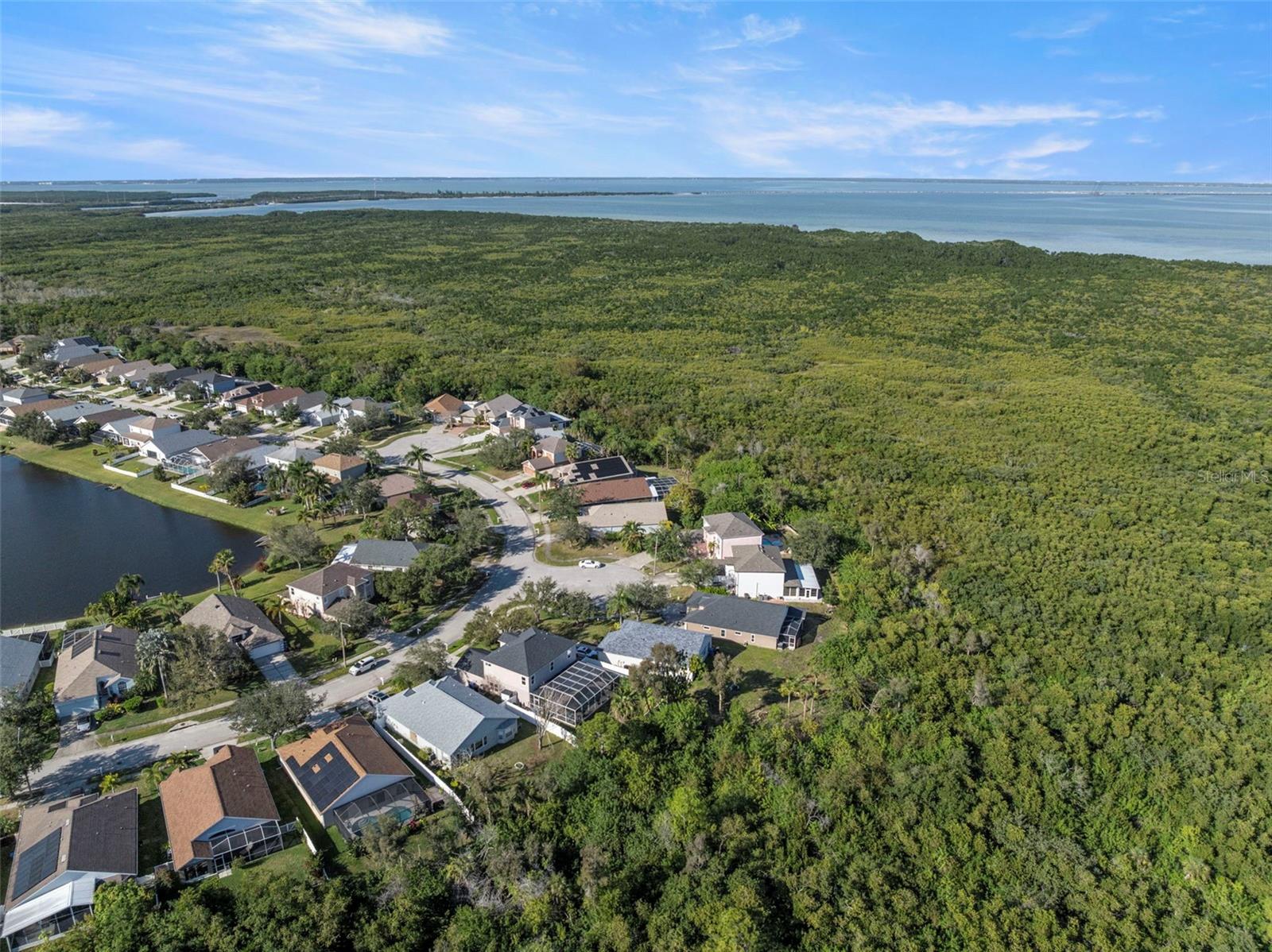 Listing photo id 49 for 834 Addison Drive Ne