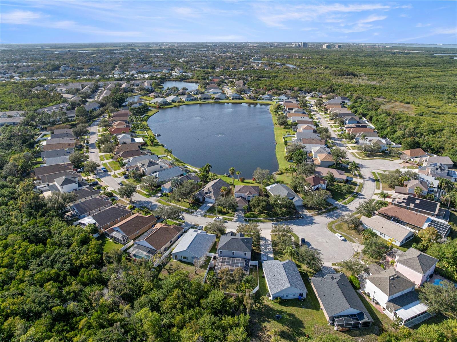 Listing photo id 5 for 834 Addison Drive Ne