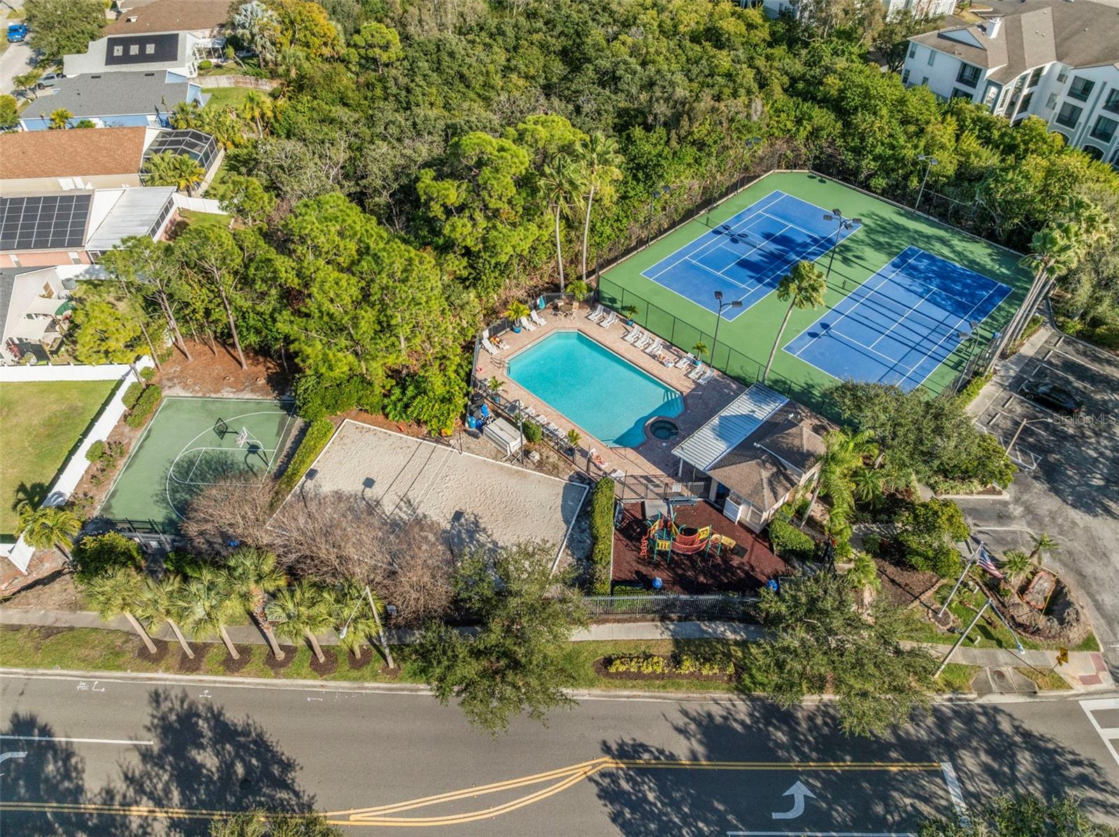 Listing photo id 6 for 834 Addison Drive Ne