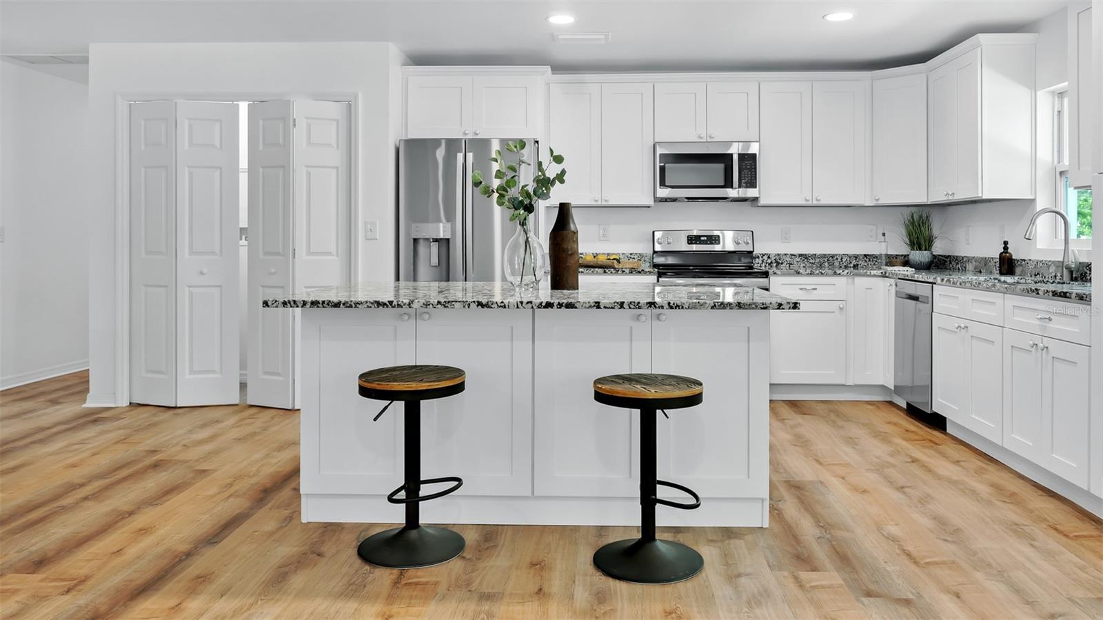 Image 14 of 63 For 4694 Yarmouth Avenue S