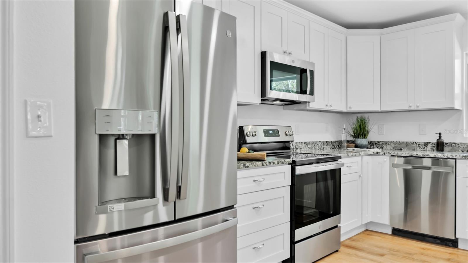 Image 15 of 63 For 4694 Yarmouth Avenue S