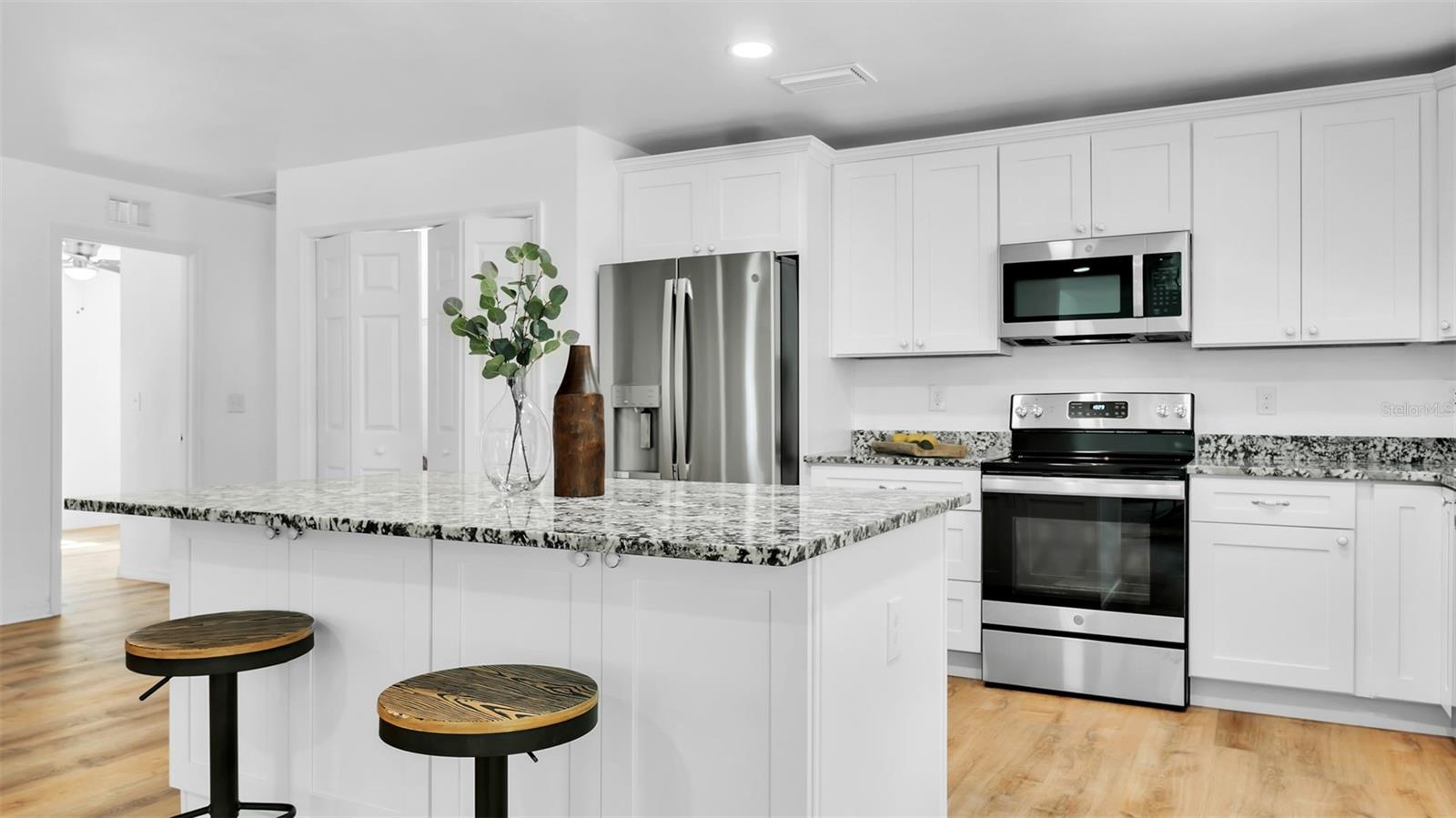 Image 16 of 63 For 4694 Yarmouth Avenue S