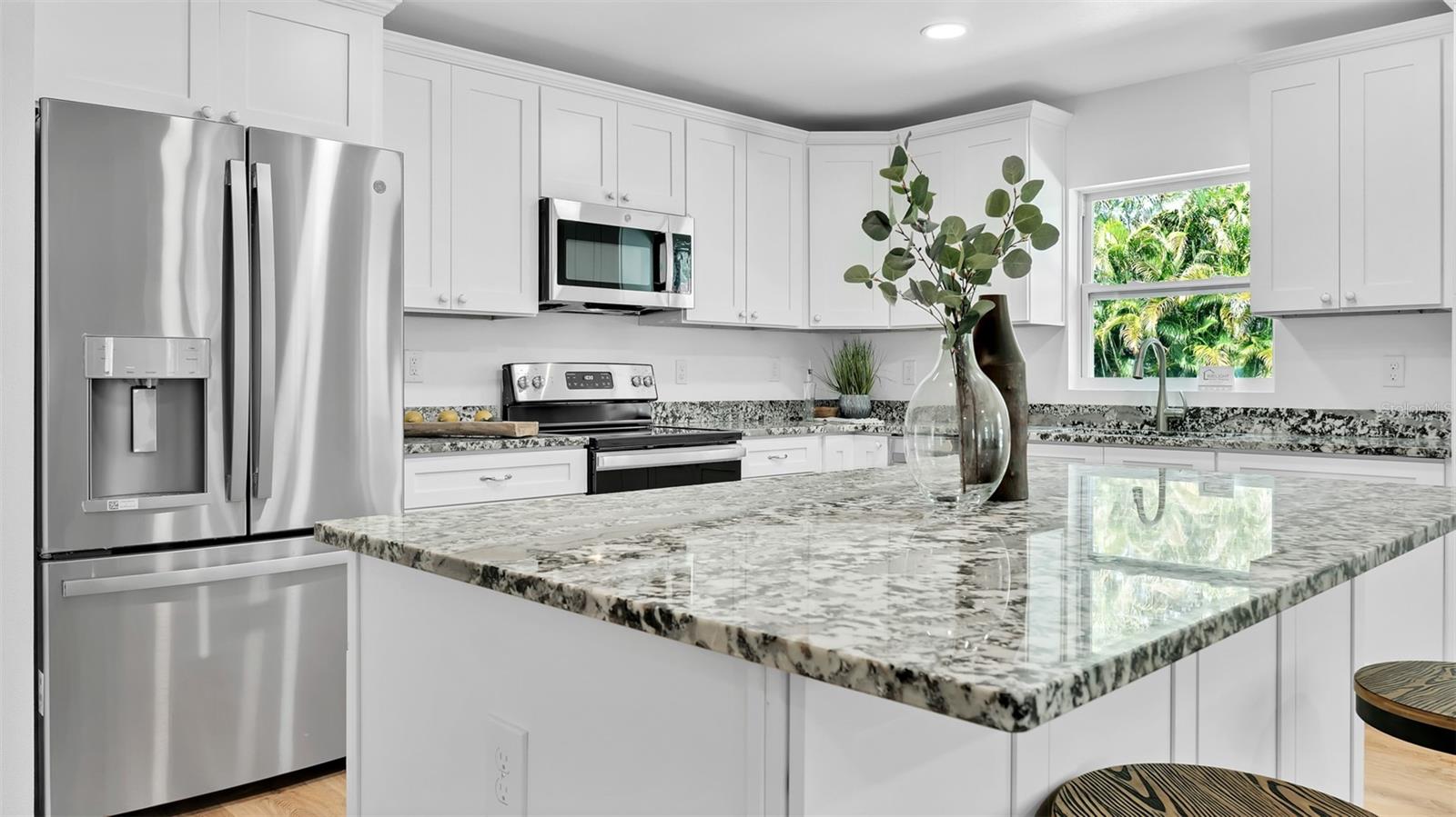 Image 18 of 63 For 4694 Yarmouth Avenue S