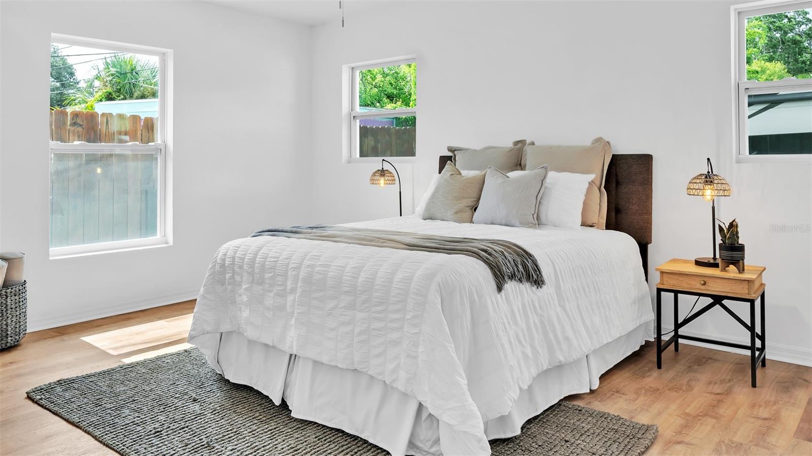 Image 21 of 63 For 4694 Yarmouth Avenue S