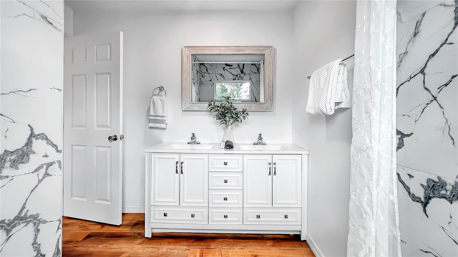 Image 27 of 63 For 4694 Yarmouth Avenue S