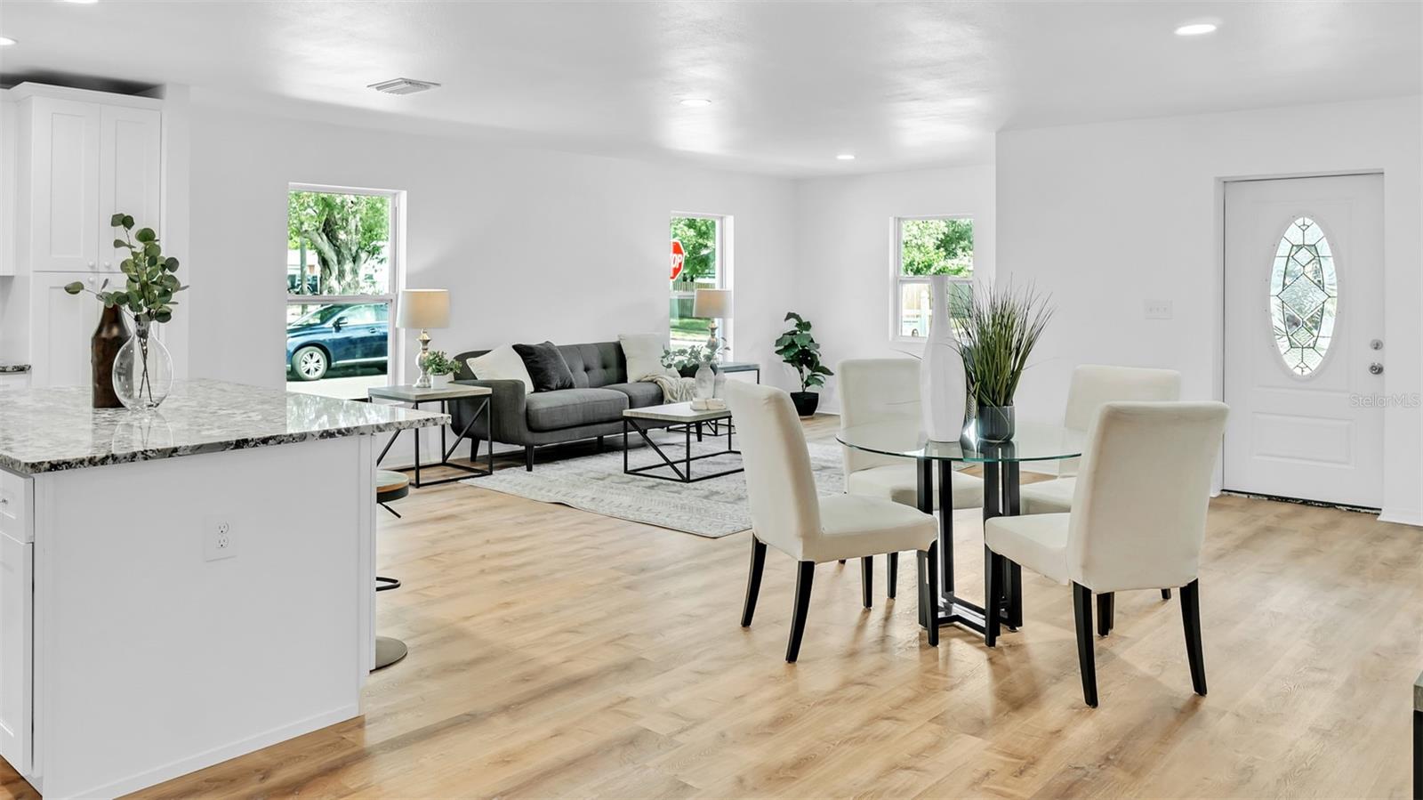 Image 8 of 63 For 4694 Yarmouth Avenue S