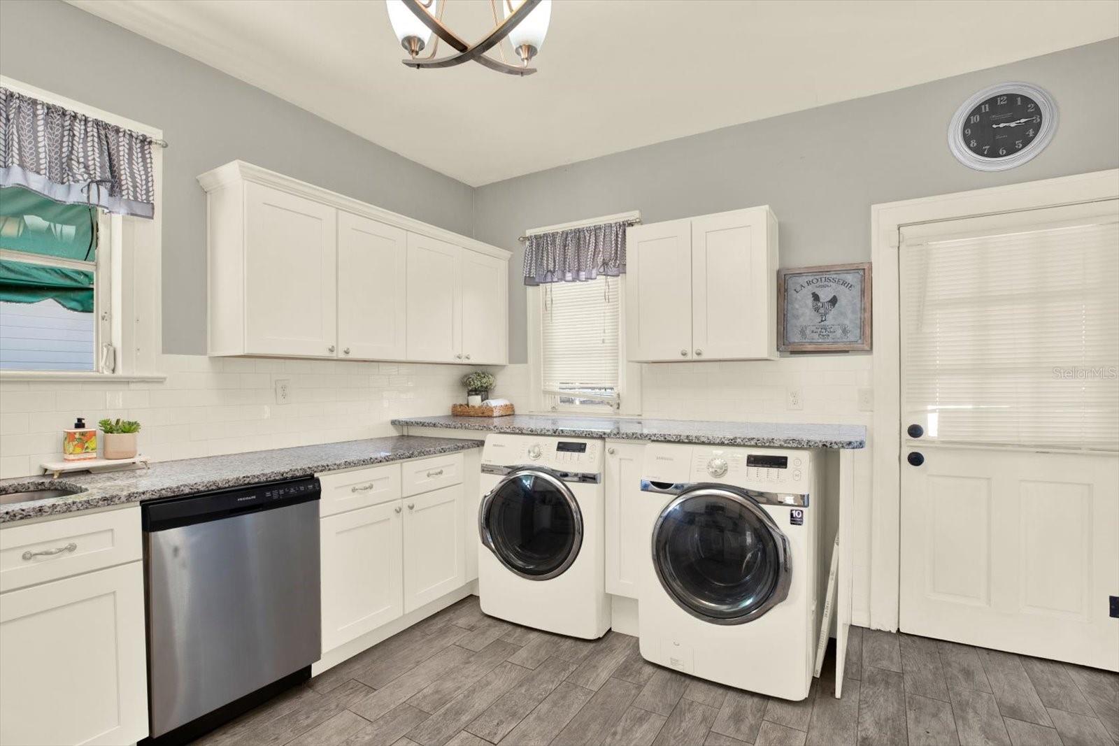 Image 16 of 26 For 1414 Paris Street