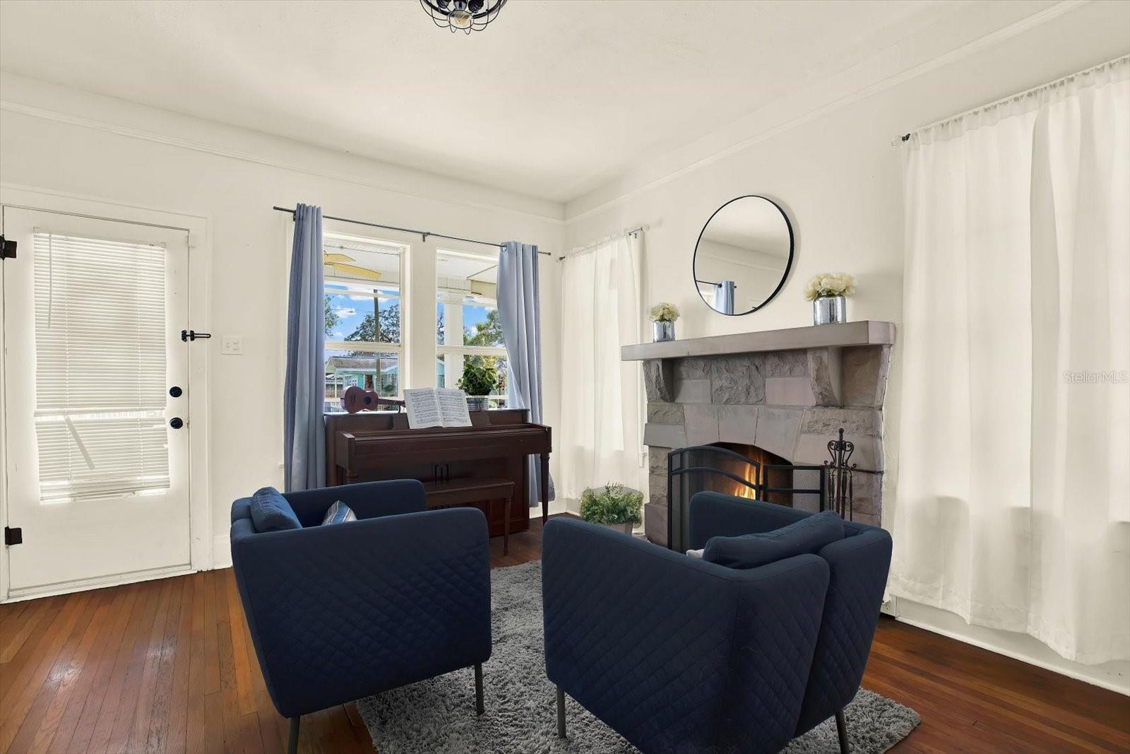 Image 4 of 26 For 1414 Paris Street