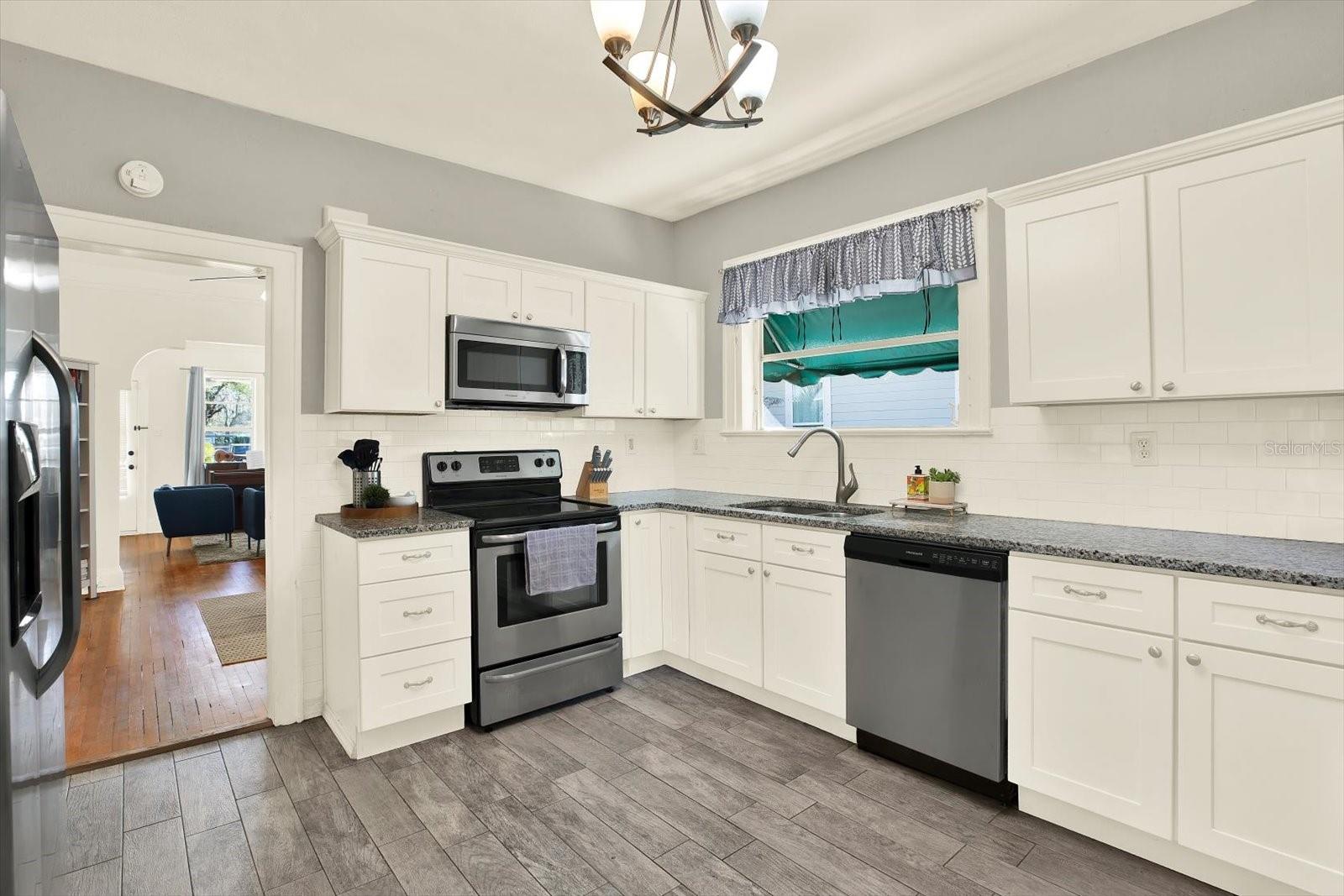 Image 7 of 26 For 1414 Paris Street