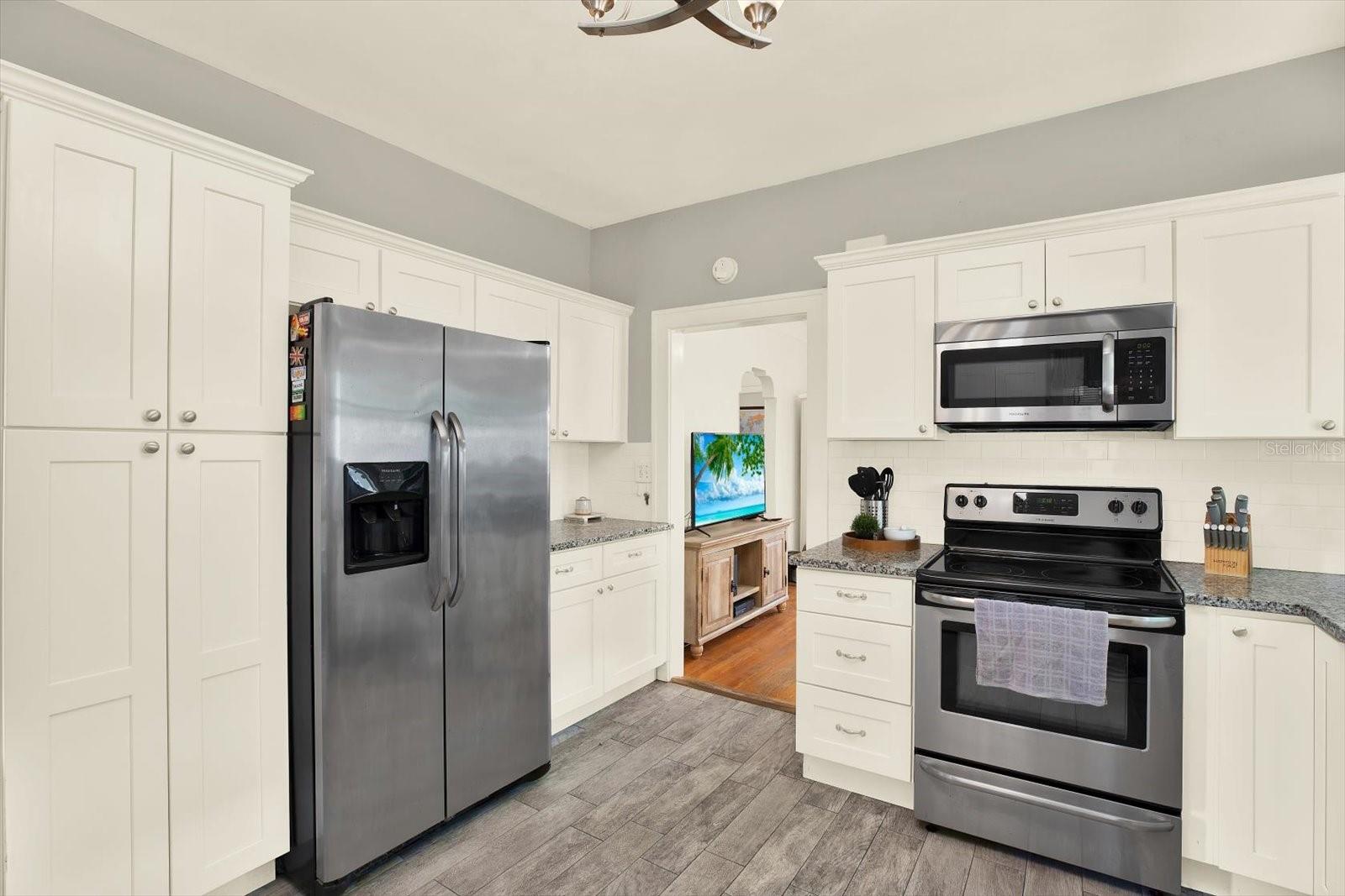 Image 8 of 26 For 1414 Paris Street