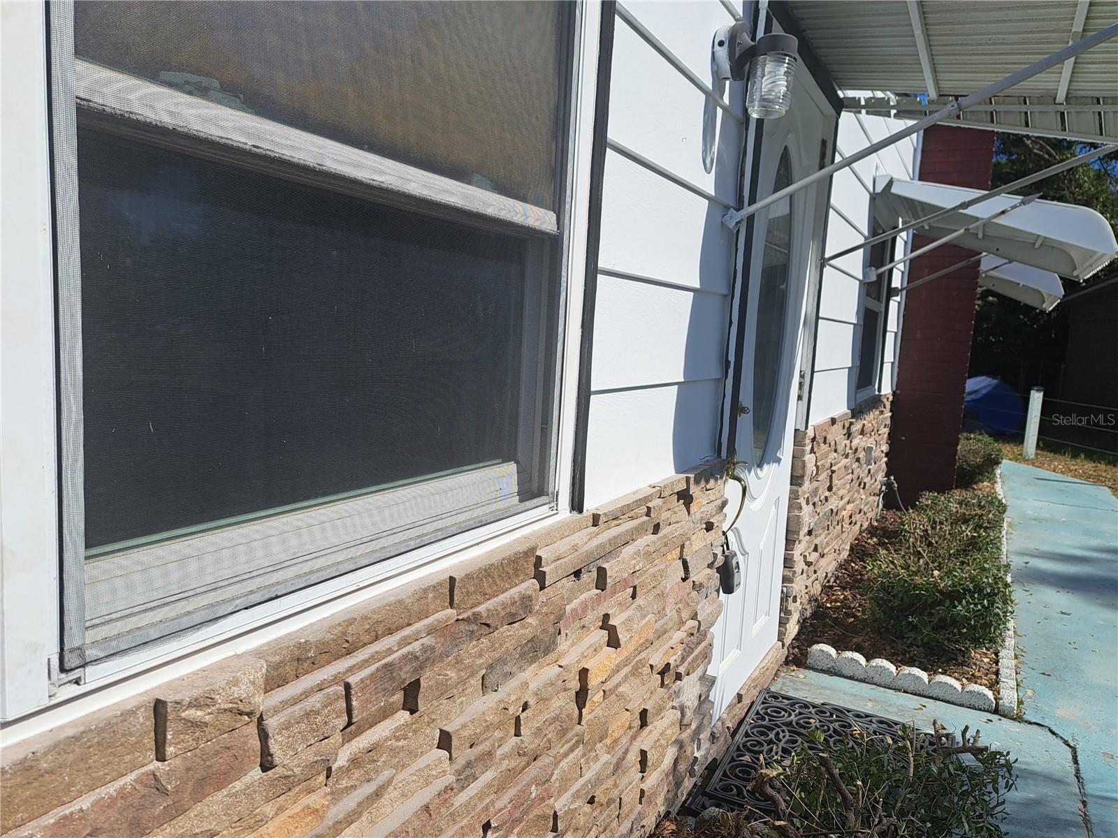 Image 6 of 39 For 1040 65th Street S