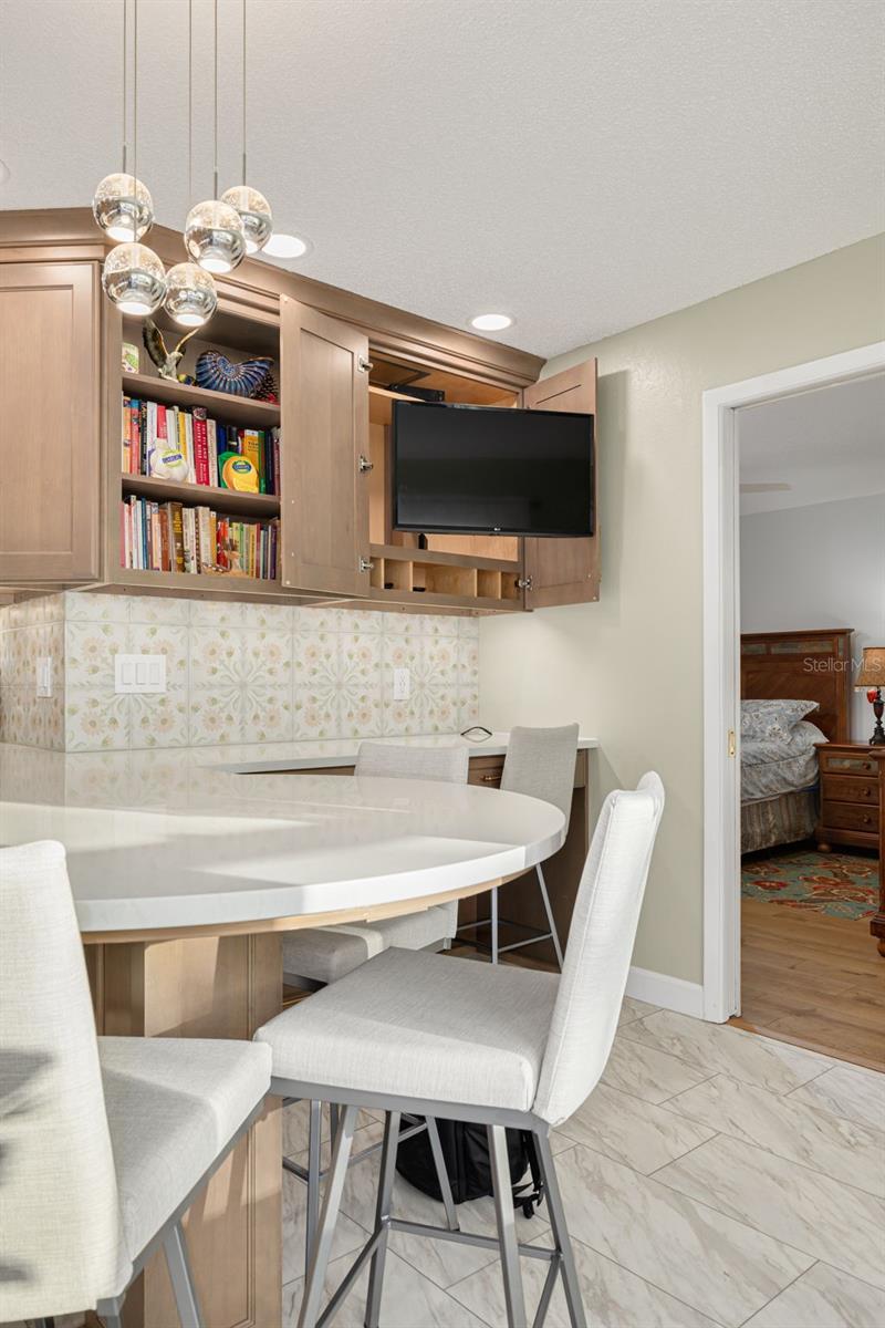 Image 12 of 32 For 8198 Terrace Garden Drive N 202