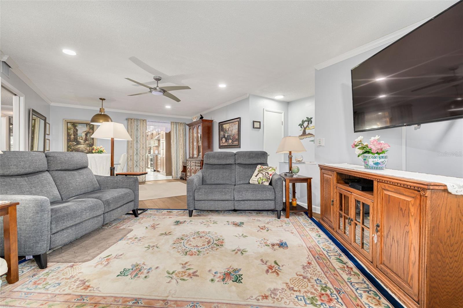 Image 5 of 32 For 8198 Terrace Garden Drive N 202