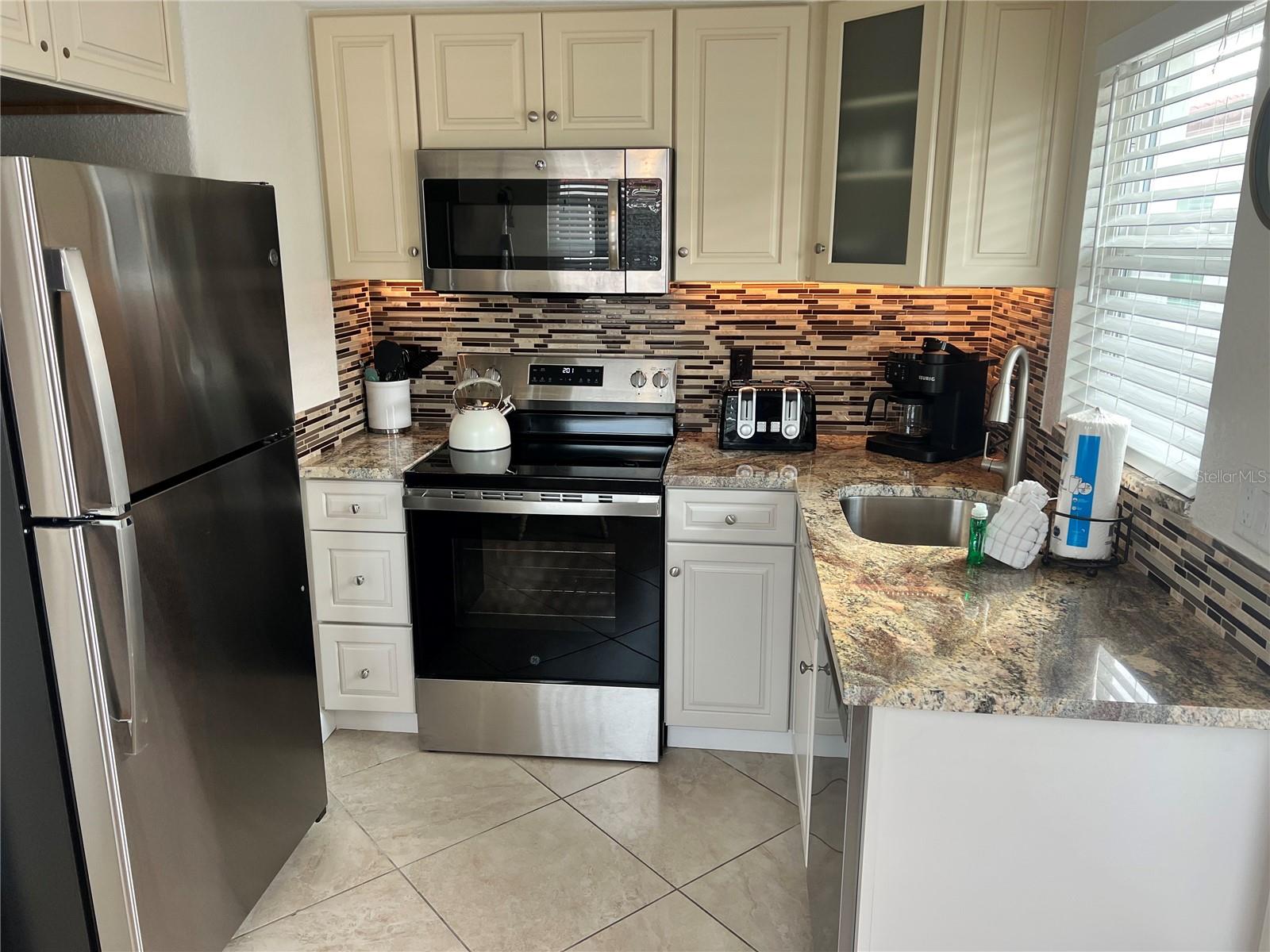 Image 3 of 15 For 6154 Midnight Pass Road B07