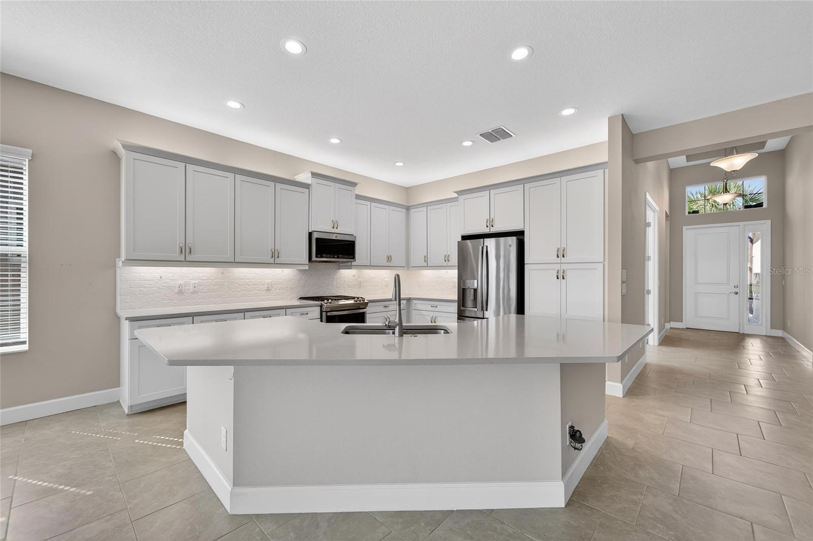 Image 12 of 79 For 15512 Corona Del Mar Drive