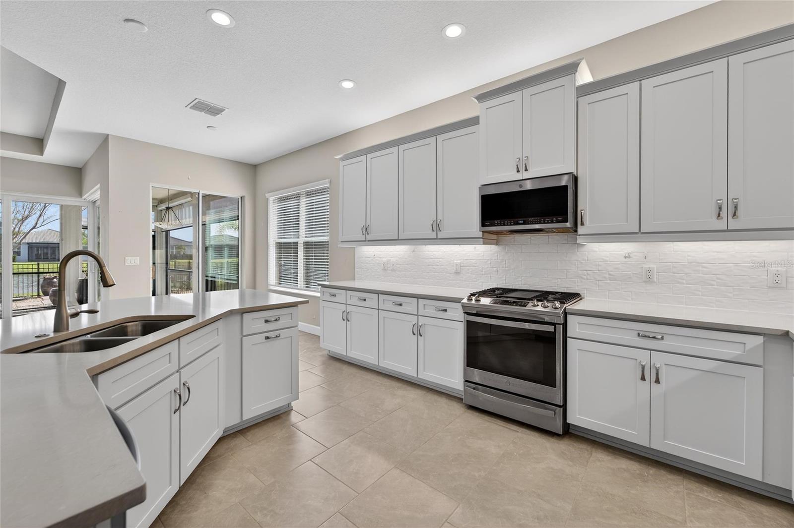 Image 14 of 79 For 15512 Corona Del Mar Drive