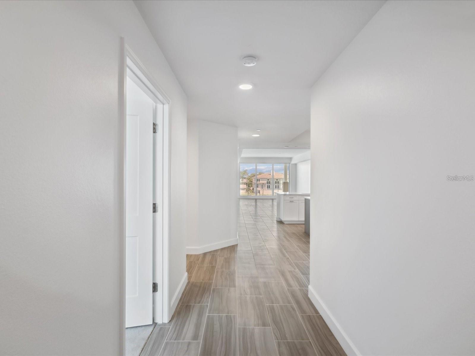 Image 2 of 35 For 125 Island Way 304