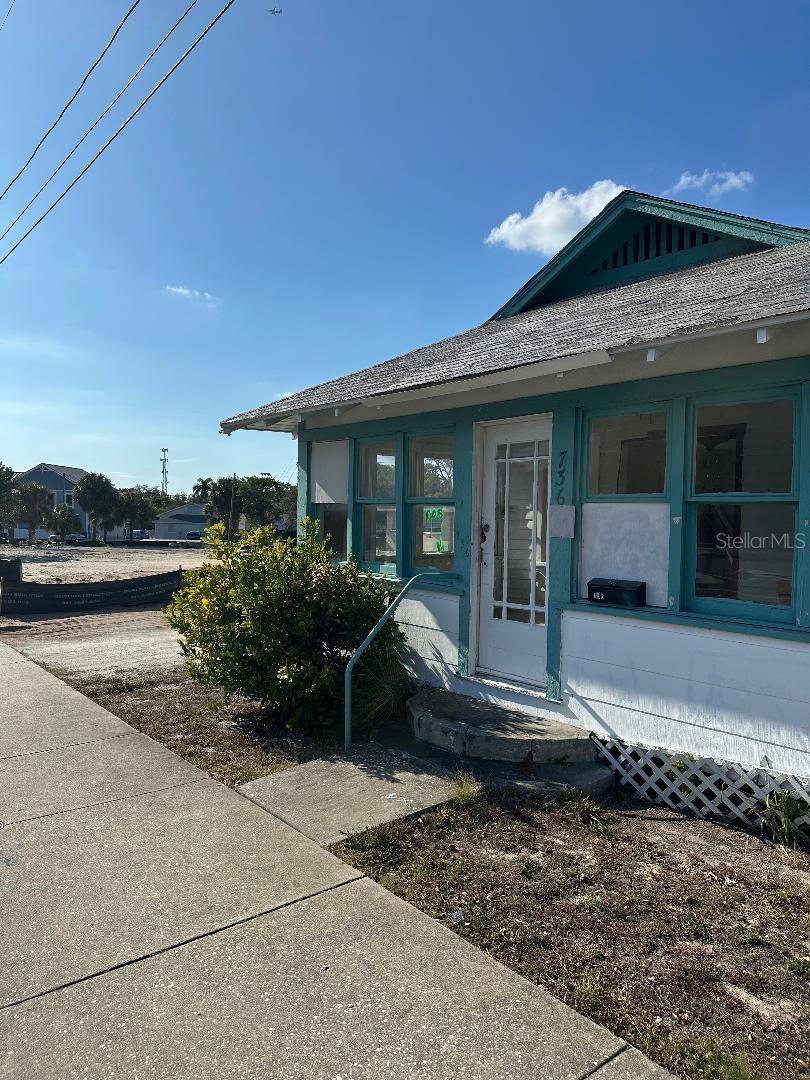 Image 4 of 14 For 736 Main Street