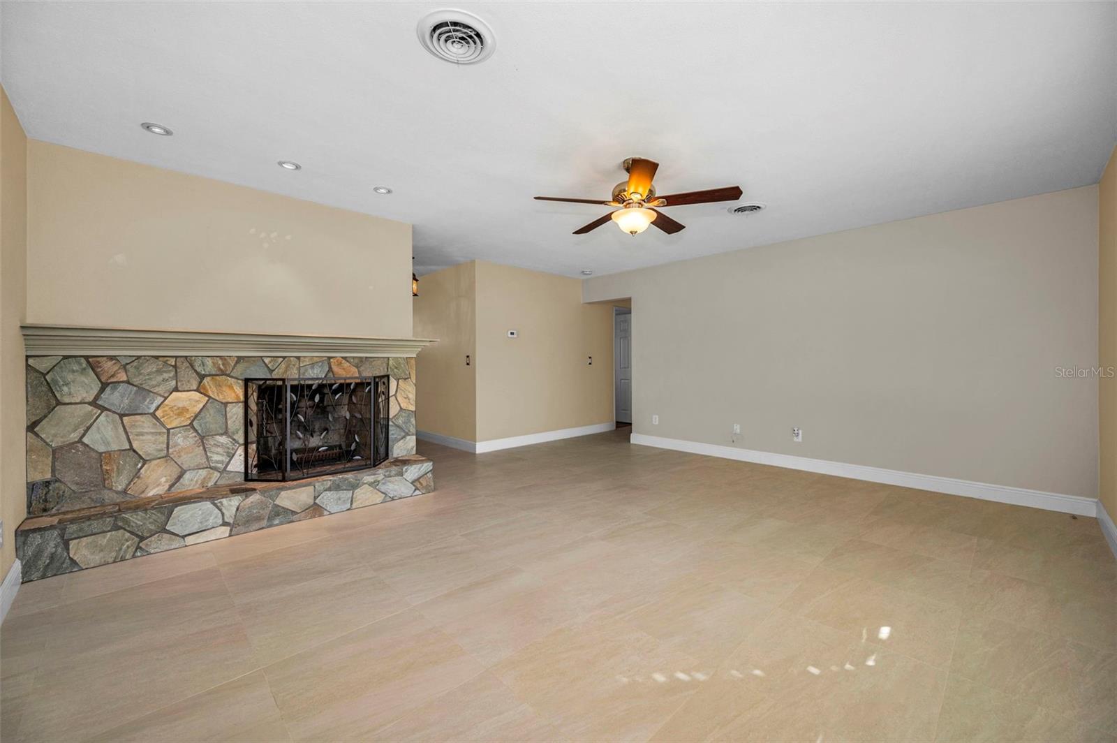 Image 10 of 41 For 1338 Hamlin Drive