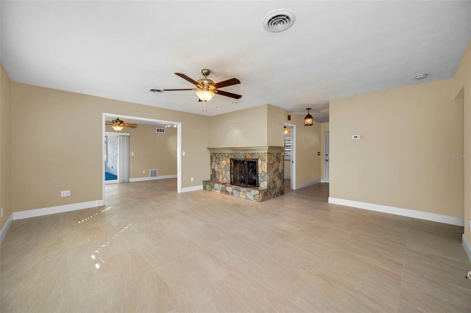 Image 11 of 41 For 1338 Hamlin Drive