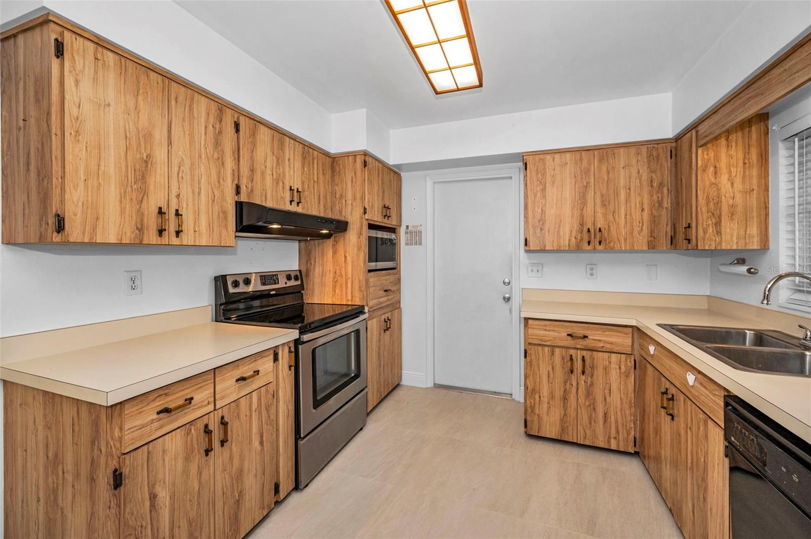 Image 17 of 41 For 1338 Hamlin Drive