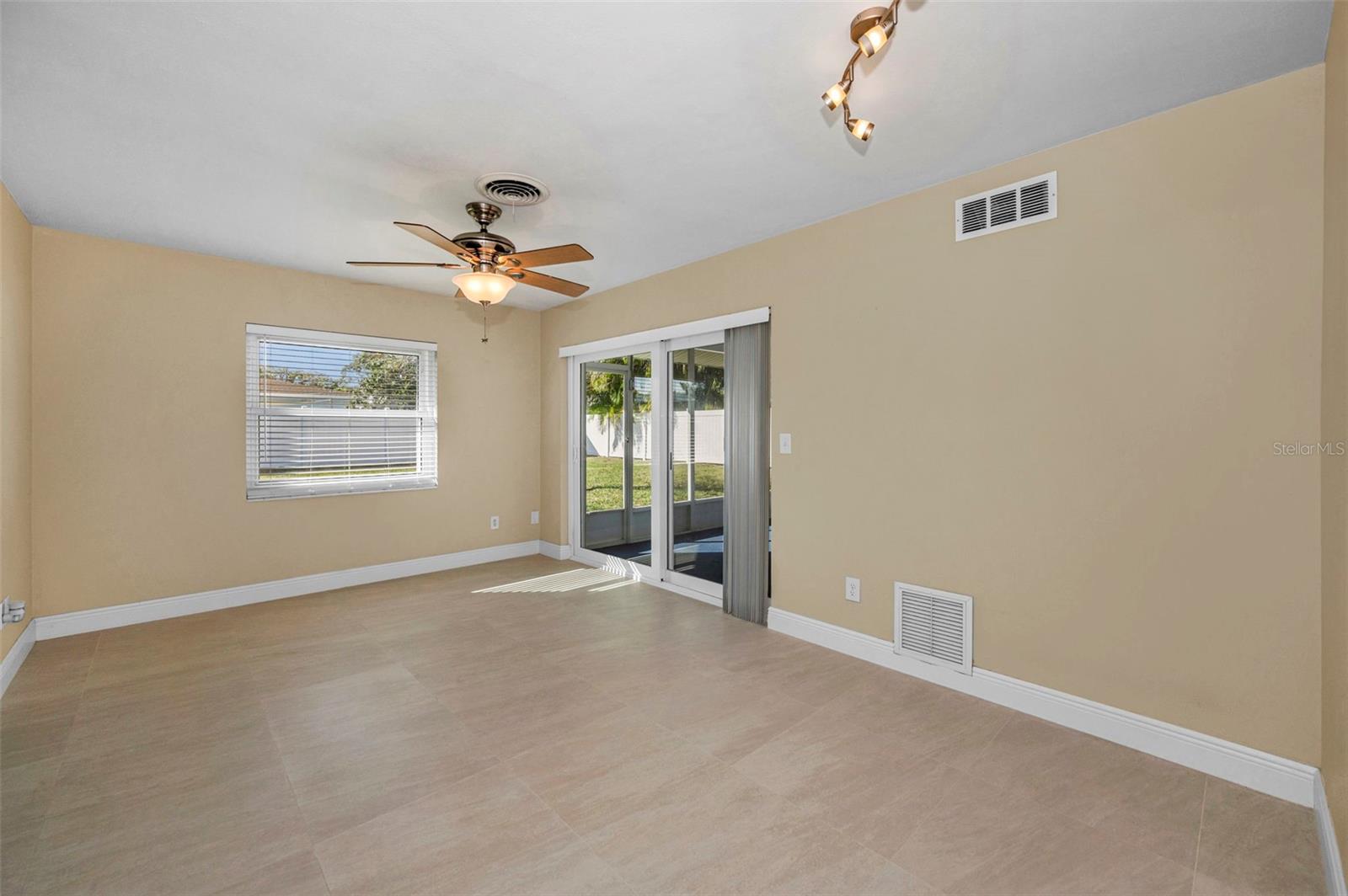 Image 20 of 41 For 1338 Hamlin Drive