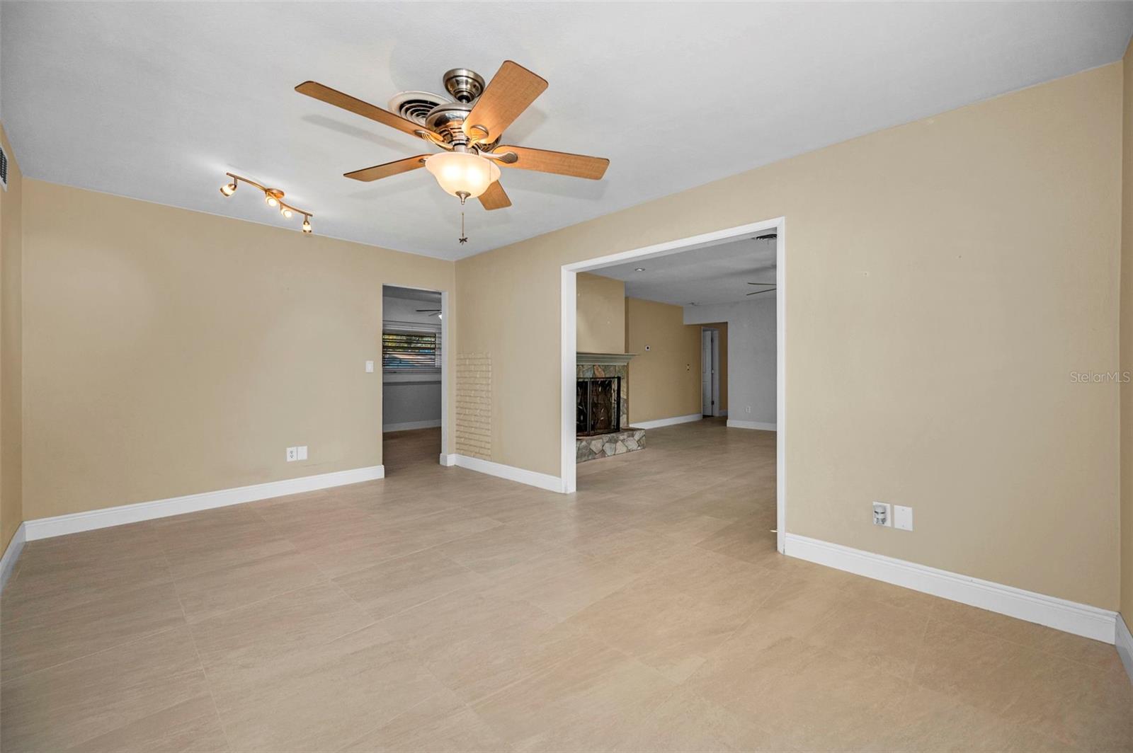 Image 22 of 41 For 1338 Hamlin Drive