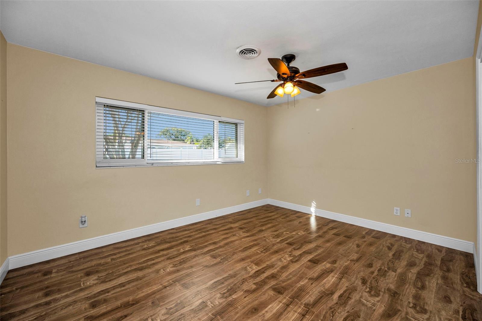 Image 24 of 41 For 1338 Hamlin Drive