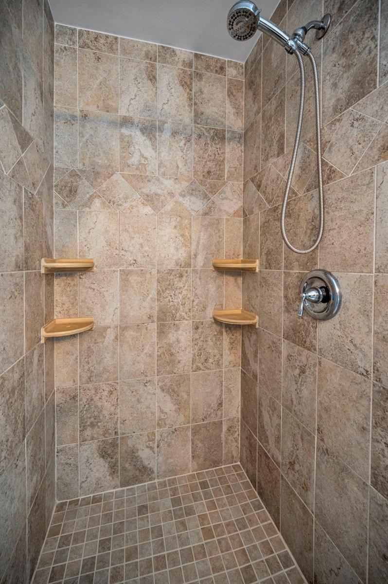 Image 27 of 41 For 1338 Hamlin Drive