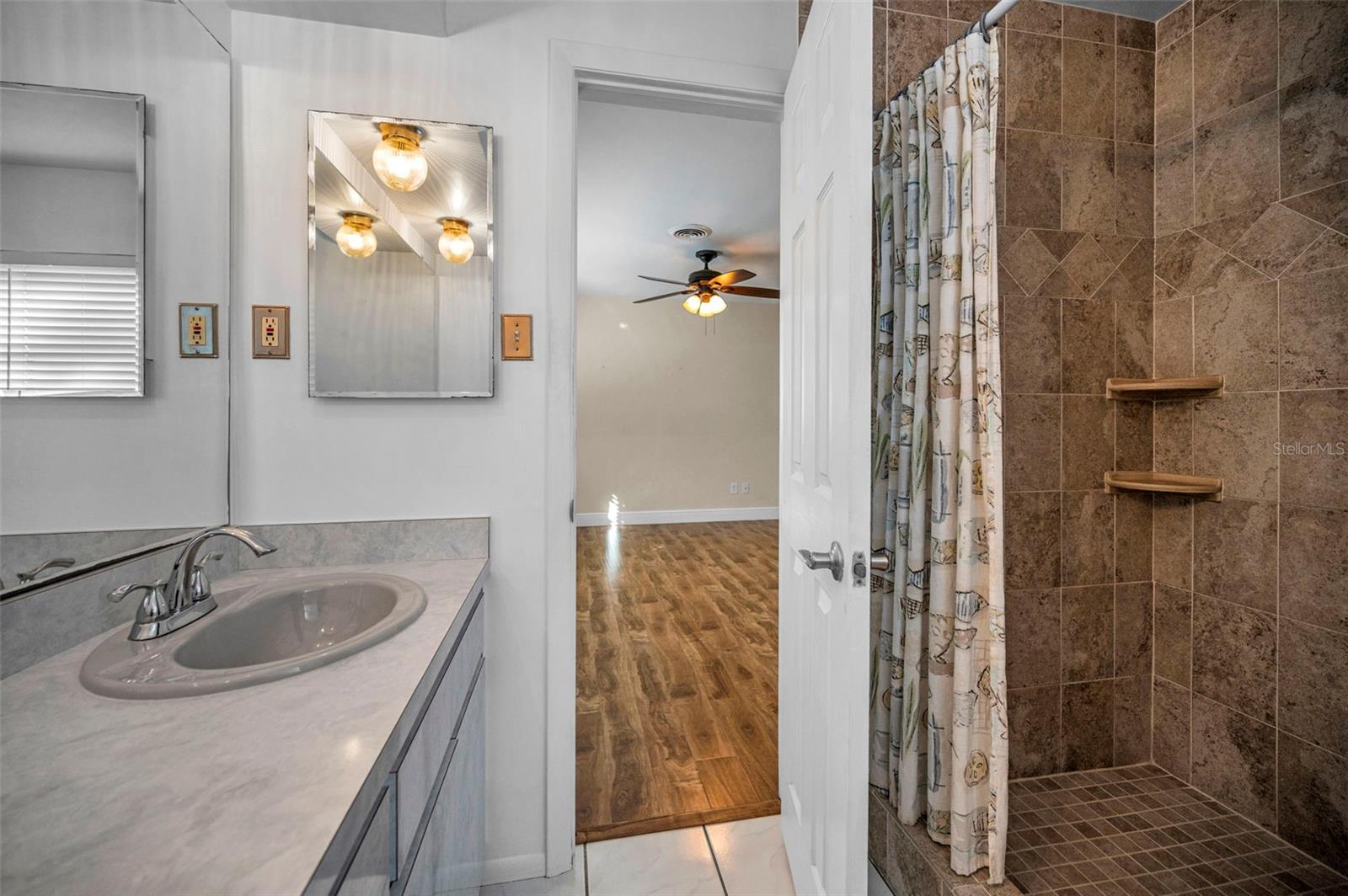 Image 28 of 41 For 1338 Hamlin Drive