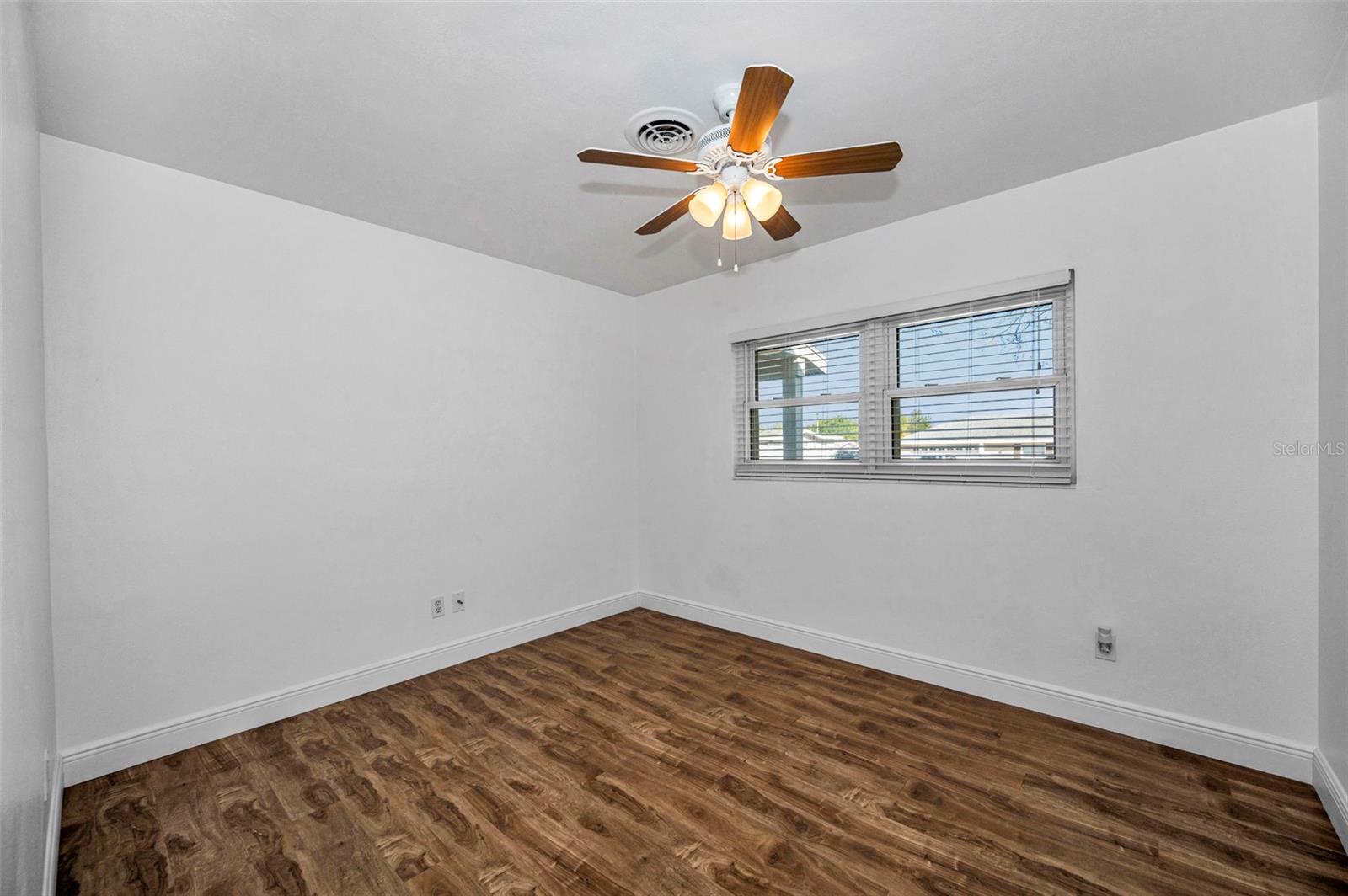 Image 32 of 41 For 1338 Hamlin Drive