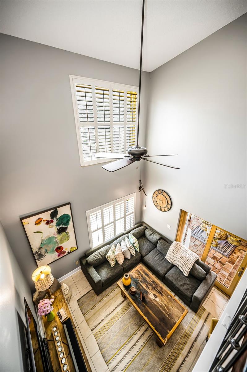 Image 10 of 53 For 990 San Carlos Court Ne