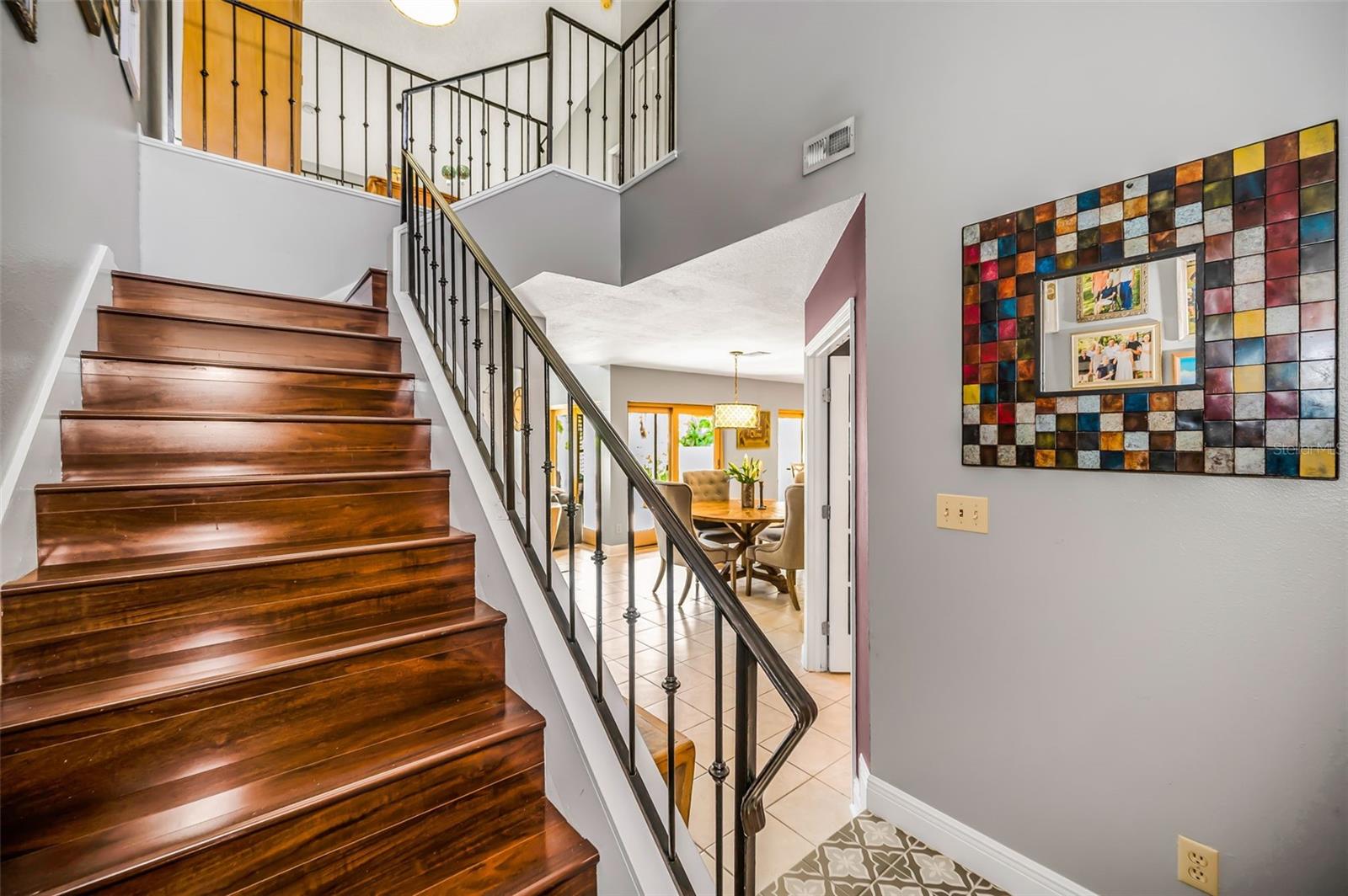 Image 19 of 53 For 990 San Carlos Court Ne