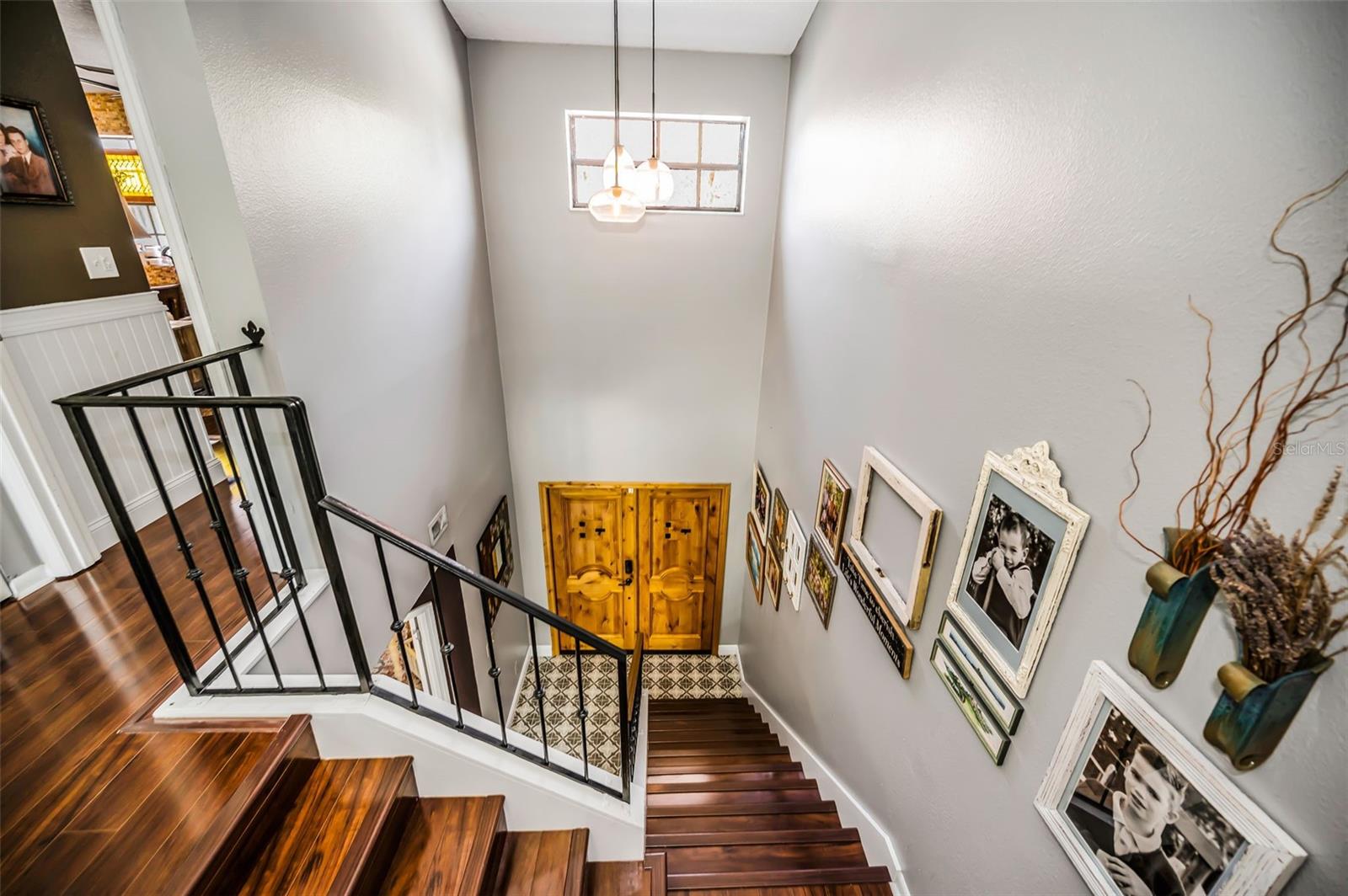 Image 20 of 53 For 990 San Carlos Court Ne