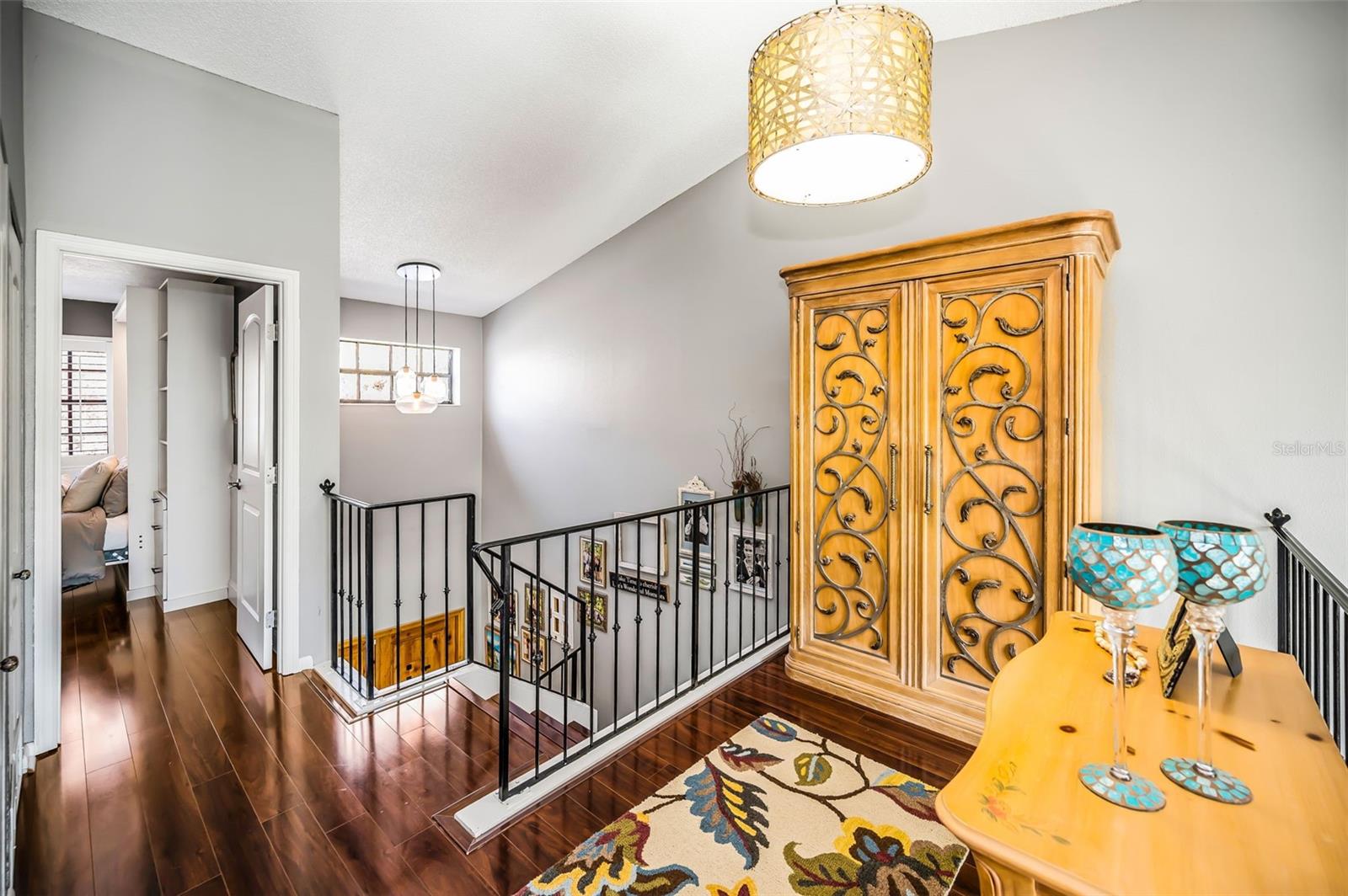 Image 21 of 53 For 990 San Carlos Court Ne