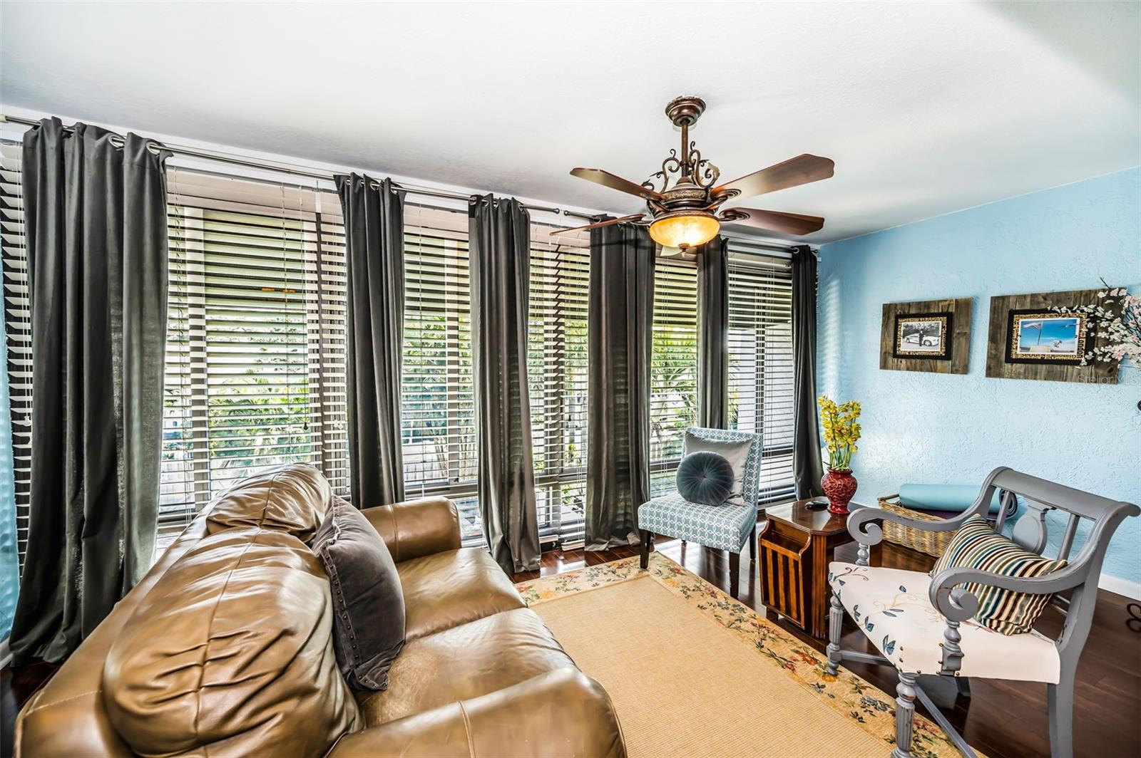 Image 23 of 53 For 990 San Carlos Court Ne